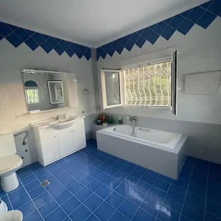 Dom wakacyjny Caldi Sea View House *